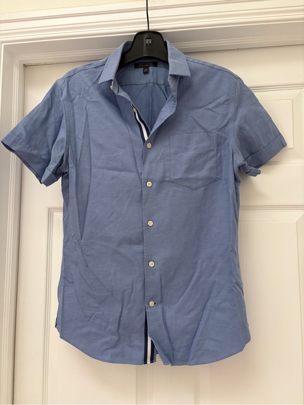 Banana Republic Light Blue Short Sleeve Button-Down Shirt